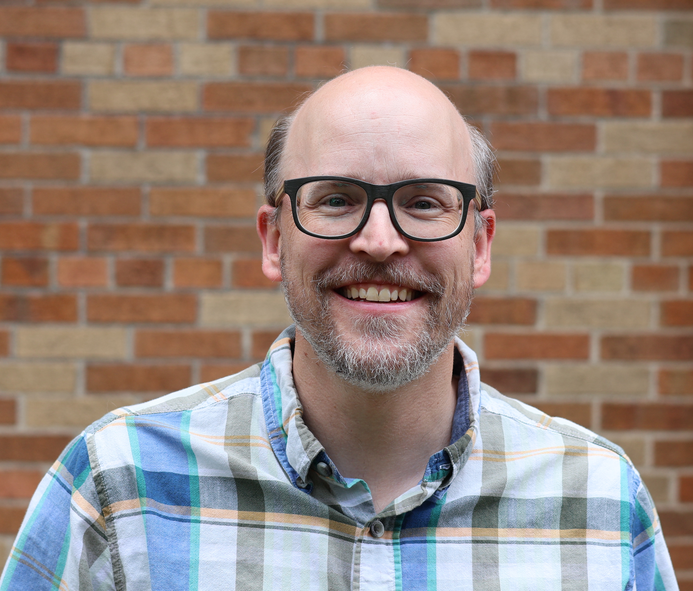 Headshot of Seth Kuhl-Stennes